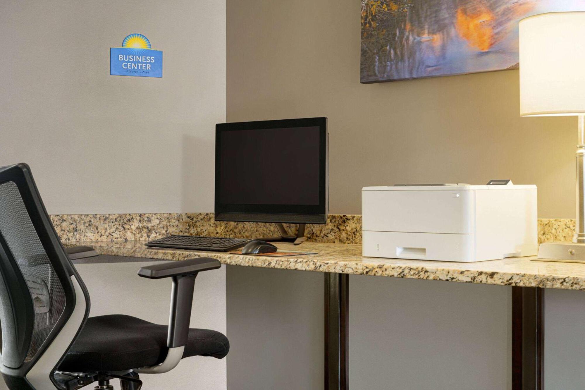 Days Inn By Wyndham Carbondale Esterno foto