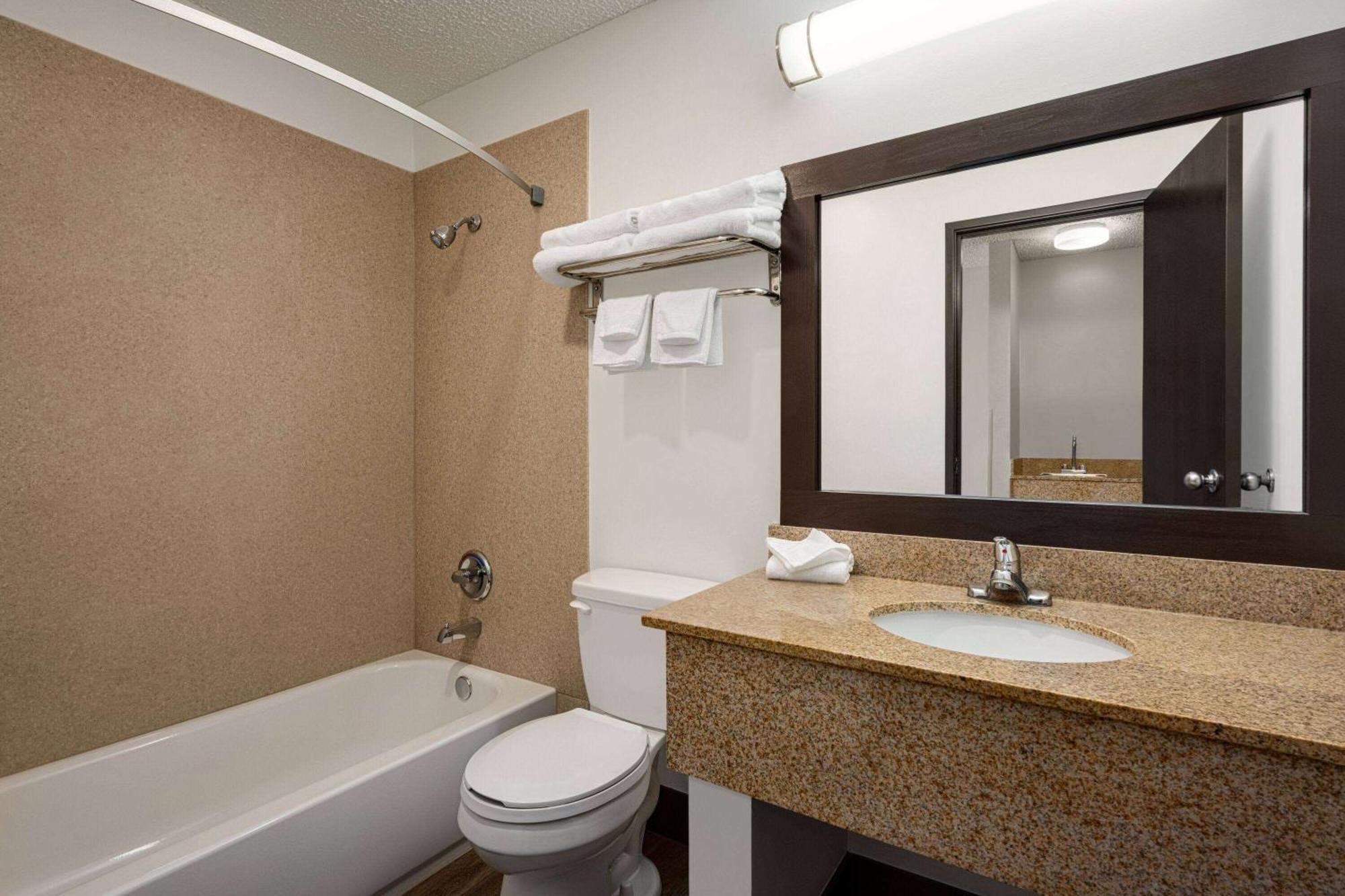Days Inn By Wyndham Carbondale Esterno foto