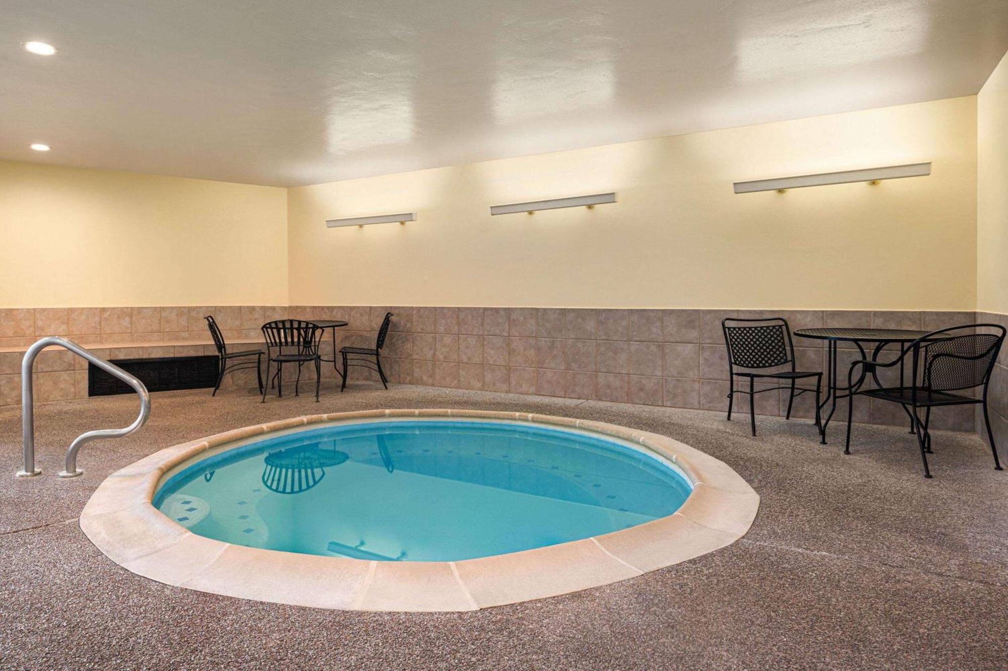 Days Inn By Wyndham Carbondale Esterno foto