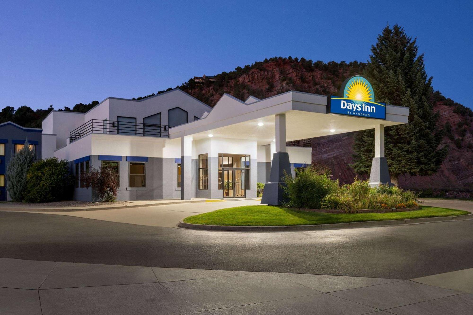 Days Inn By Wyndham Carbondale Esterno foto