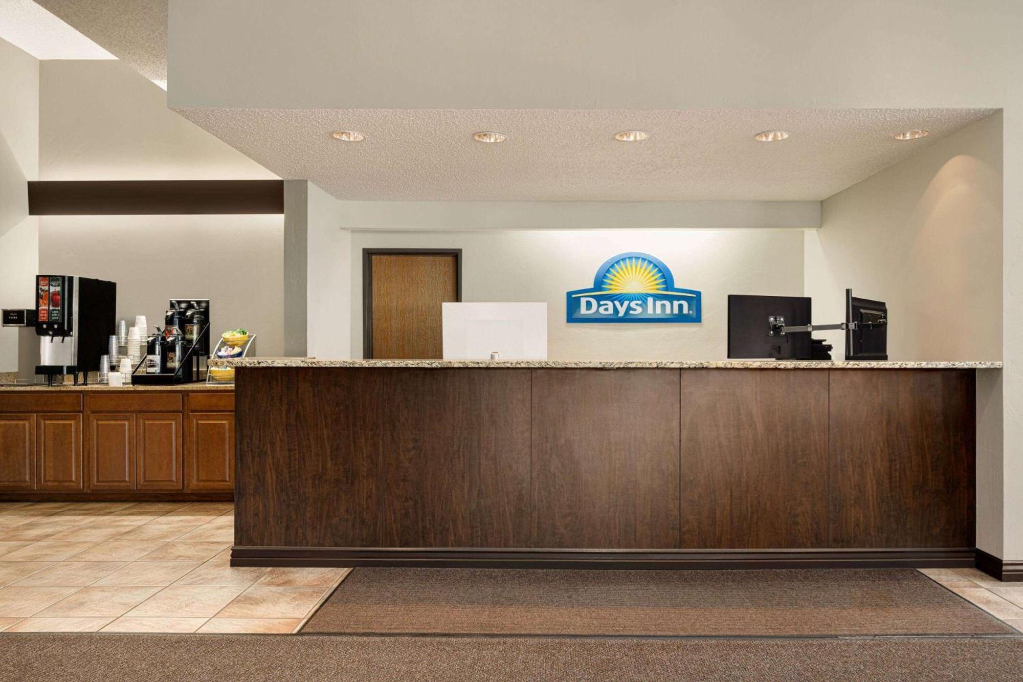 Days Inn By Wyndham Carbondale Esterno foto